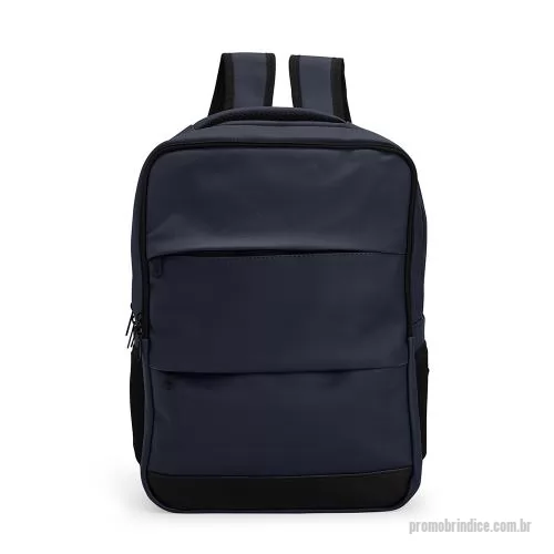 Mochila personalizada - Mochila confeccionada em couro sintético com capacidade máxima de 20 litros. Possui compartimento principal com divisória em malha para notebooks de até 15,6 polegadas. Conta ainda com três compartimentos frontais em tamanhos diferentes, além de dois