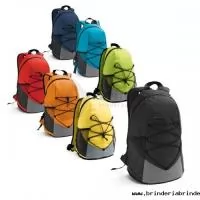 Mochila. 600D. Bolsos laterais em tela e bolso interior. Parte posterior almofadada. 250 x 420 x 160 mm
