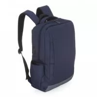 Mochila de nylon com compartimento principal com bolso para notebook 15.6 polegadas, possui divisórias para documentos e caneta, compartimento frontal com abertura vertical, bolsos laterais com revestimento interno emborrachado e dispositivo com entrada USB na parte externa, seu cabo USB acoplado internamente permite a conexão de um carregador portátil na área interna e a conexão de um eletrônico na área externa, viabilizando a carga e utilização do eletrônico enquanto caminha. Contém zíperes preto, faixa emborracha na área inferior frontal, alça horizontal para encaixe em malas de viagem, alças para costas ajustáveis com revestimento anti-transpirante e duas alças de mãos em nylon, sendo uma delas com revestimento interno.