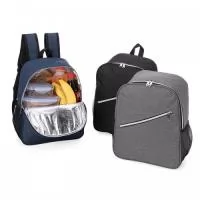 Mochila térmica com capacidade de 15 litros, compartimento principal com revestimento térmico aluminizado. Contém compartimento frontal, bolsos laterais de nylon, alça de mão em nylon e alças para as costas ajustáveis com revestimento espumado.