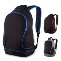 Somos fabricantes! Mochila produzida em nylon 600 disponível em diversas cores, possui bolsos telados nas laterais, costas e alças de ombro anatômicas. Medidas 43x28x18. Gravação do logotipo em serigrafia ou bordado.