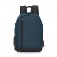 Mochila em Polyester, possui um bolso lateral, Compartimento frontal com Ziper e Alça de mão. Confeccionada Tecido Polyester, muito resistente e elegante, o brinde personalizado perfeito para seu evento.