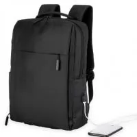 Mochila de nylon 21 litros com três compartimentos, sendo o principal com bolso para notebook 156. Com divisórias internas para acessórios, a mochila possui bolso lateral e suporte externo usb.