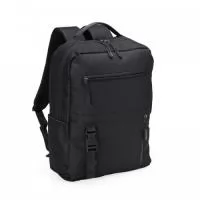 Mochila de nylon 23 Litros com 3 compartimentos, sendo o principal com bolso para notebook 15,6. Com divisórias internas para acessórios, a mochila possui bolso lateral, suporte externo USB e alça para encaixe em malas e viagens.