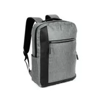 Mochila confeccionada em poliéster 300D resistente à água, com detalhes em couro sintético, fechamento em zíper e capacidade para até 15 litros. Possui compartimento principal com bolsos em diferentes tamanhos e divisória para notebooks de até 15.6 polegadas. Dispõe ainda de compartimento frontal com fechamento em zíper e faixa reflexiva, além de bolso lateral aberto e adaptador USB externo.