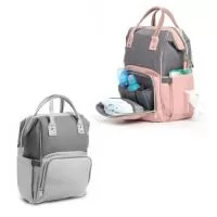 	Mochila funcional em poliéster. Parte externa: Compartimento com divisórias internas, alça para encaixe para carrinho de bebê, 2 bolsos laterais, bolso frontal com divisórias internas com zíper, alça de mão, compartimento com zíper nas costas da mochila. Parte interna: Compartimento com seis divisórias, sem compartimento para notebook.
