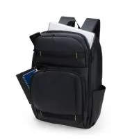  Mochila com capacidade máxima de 23 litros. Confeccionada em couro sintético com acabamento impermeável e poliéster 900D, possui estrutura interna acolchoada. Apresenta três compartimentos em tamanhos diferentes, incluindo um com divisória interna para notebooks de até 17,3 polegadas e tira elástica com velcro para fixação. Conta com duas faixas frontais para encaixar bolsos modulares ou pendurar objetos variados. Dispõe de duas alças de mão, além de engate para malas e revestimento em tecido acolchoado respirável na região das costas e nas alças de ombro.