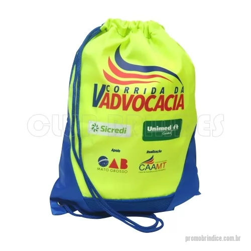 Mochila saco personalizada - Sacola mochila com alça dupla de ombro em cordão. Disponível em várias cores. Gravação da Logomarca em 1 Cor já inclusa.  Tamanho: 40 cm X 30 cm.  Revestimento Externo: Nylon.