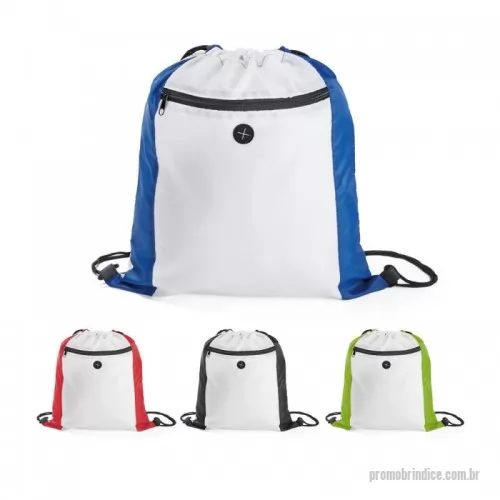 Mochila saco personalizada - Sacola tipo mochila em 210D com bolso frontal e saída para fone de ouvido. 350 x 400 mm