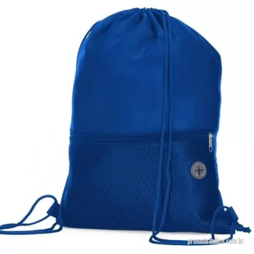 Mochila saco personalizada - Mochila saco confeccionada em poliéster. Possui compartimento principal superior, bolso frontal de malha com zíper e saída para fone de ouvido.