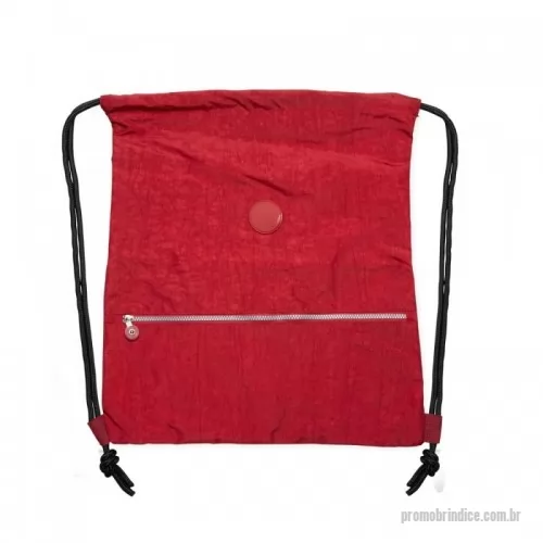 Mochila saco personalizada - Mochila saco em nylon impermeável com bolso frontal de zíper e placa emborrachada personalizável.