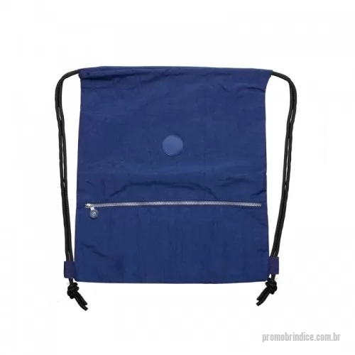 Mochila saco personalizada - Mochila saco em nylon impermeável com bolso frontal de zíper e placa emborrachada personalizável.