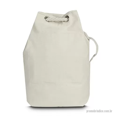 Mochila saco personalizada -  Mochila saco. Sacola/Mochila em algodão cru, com alça lateral e alça trançada para utilizar como mochila e compartimento interno. Dimensão do produto: 42x35x14,5cm Gramatura do produto: 450g/m2 Peso do produto: 0,322kg