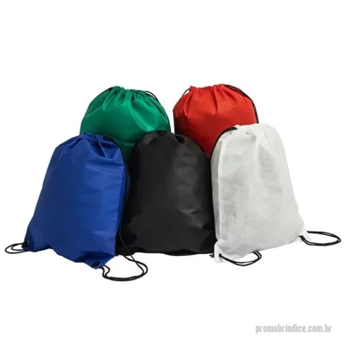 Mochila saco personalizada - Descrição: Mochila saco em tnt.  Altura :  41 cm  Largura :  33,3 cm  Medidas aproximadas para gravação (CxL):  19 cm x 25 cm  Peso aproximado (g):  33