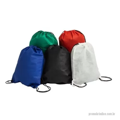 Mochila saco personalizada - FICHA TÉCNICA – MOCHILA SACO (SACO ESPORTIVO) Descrição do Produto  Mochila saco promocional leve e funcional, ideal para uso em eventos, campanhas esportivas, ações promocionais e brindes corporativos. Produto prático, dobrável e de fácil transporte, com excelente área para personalização. Especificações Técnicas Produto: Mochila saco promocional (saco esportivo) Material: Oxford, nylon, poliéster ou lona leve Estrutura: Maleável e dobrável Fechamento: Cordão de nylon reforçado (ajuste superior) Alças: Cordões laterais para uso como mochila Acabamento: Costura reforçada nas laterais e base Reforço: Ilhós metálicos ou reforço em costura (opcional). Medidas (padrão) Pequena: 30 x 40 cm Média: 35 x 45 cm Grande: 40 x 50 cm (Medidas podem ser personalizadas conforme o projeto do cliente). Personalização Silk screen (serigrafia) Sublimação total (em tecidos apropriados) Transfer digital Bordado (em áreas específicas).