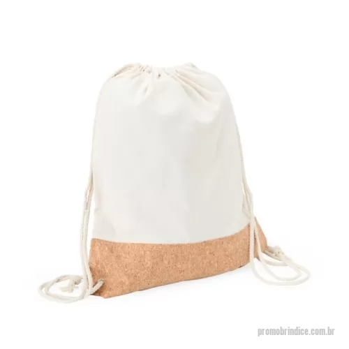 Mochila saco personalizada - Apresentamos a nossa sacochila com alças em algodão, feita de lona e cortiça, perfeita para quem valoriza conforto e estilo. Seu design prático se adapta a diversas situações, tornando-a ideal para o dia a dia ou aventuras. Com materiais de qualidade, ela oferece durabilidade e um toque único. Uma escolha que complementa a rotina com sofisticação discreta e ecológica.