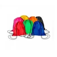 Mochila saco inteira colorida, com duas alças para costa, fechamento superior material em nylon.  Medidas aproximadas para gravação: 39,3 cm x 34 cm Tamanho total aproximado: 41 cm x 34 cm Peso aproximado (g):  45