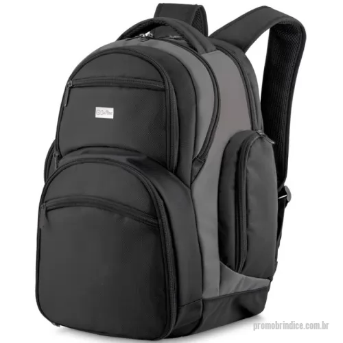 Mochila térmica personalizada - Mochila para notebook personalizada com bolsa térmica. A parte externa possui: Dois bolsos laterais, Bolso central, Bolso traseiro, Quatro bolsos frontais, Alça de mão e ombro acolchoado .Parte interna: Compartimento acolchoado para notebook, Compartimento térmico com capacidade aproximada de 7 litros