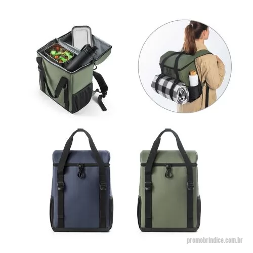 Mochila térmica personalizada - Mochila térmica almofadada em ripstop poliéster reciclado 600D. É composta por 2 correias frontais que facilitam no transporte de objetos, 1 compartimento principal espaçoso com fecho duplo, 2 bolsos laterais em tela mesh para pequenos objetos e alça