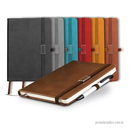 Moleskine personalizado -  Bloco de anotações emborrachado. 96 folhas amarelas sem pauta, suporte de nylon para caneta (não acompanha), marcador de página em cetim e elástico para lacre com plaquinha de centro emborrachado. 21,4 cm x 14,7 cm  