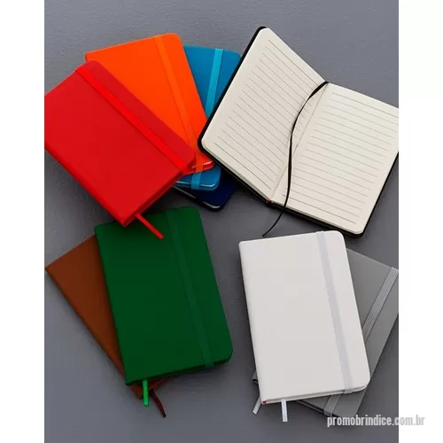 Moleskine personalizado - Mini cadernetas personalizadas, possui ótimo custo, boa variedade de cores e capa em material emborrachado. Com 80 folhas pautadas amareladas é o brinde certo para distribuir em feiras, eventos promocionais e reuniões