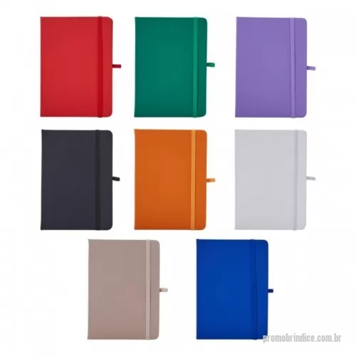 Moleskine personalizado - Caderneta emborrachada com suporte para caneta, elástico para lacre e marcador de página em cetim, contém aproximadamente 80 folhas com pauta na cor branca. Cores Disponíveis: AZUL, BEGE, BRANCO, LARANJA, PRETO, ROXO, VERDE, VERMELHO