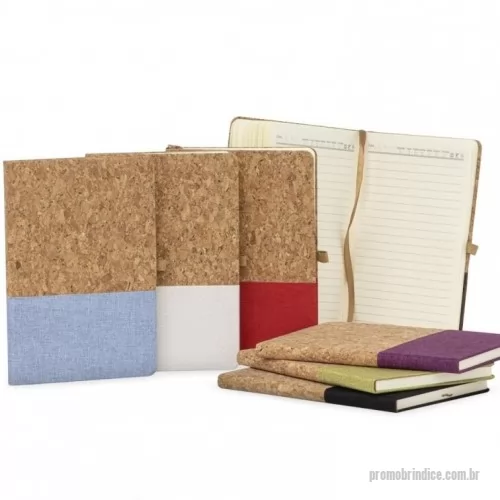 Moleskine personalizado - Caderneta A5 de cortiça com detalhe em linho e suporte para caneta, contém marcador de página em cetim, página para dados pessoais, calendário, páginas de planejamento e aproximadamente 93 folhas marfim com pauta.