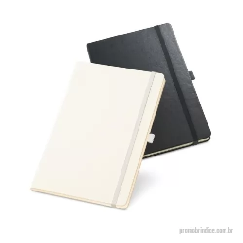 Moleskine personalizado - Caderno A5 com capa dura. Contém suporte para esferográfica, bolso interior e 80 folhas pautadas em cor marfim