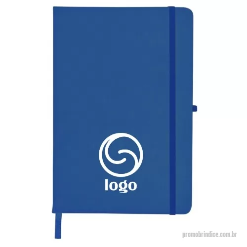 Moleskine personalizado - Caderneta emborrachada com porta caneta elástico em nylon, marcador de página em cetim e fita elástica de nylon para fechar. Contém aproximadamente 80 folhas pardas pautadas.