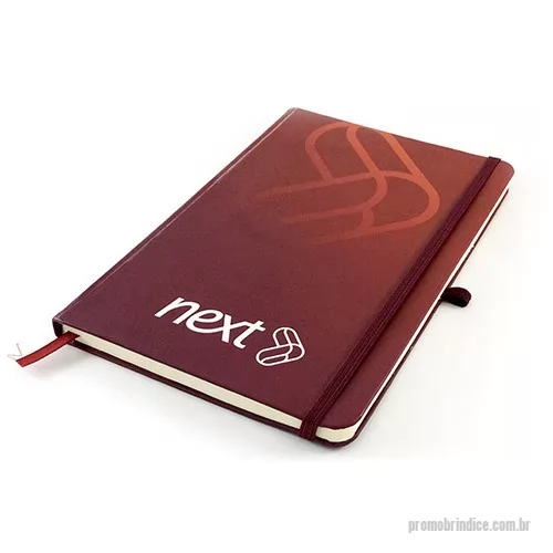 Moleskine personalizado - Com um design agradável e de grande utilidade, o moleskine agrada todos os públicos. Material 100% personalizado. Tamanho 9x14 ou 14x21 cm. Capa dura impressa em 4 cores. Miolo possui 80 folhas com ou sem personalização no papel off set ou pólen. Elástico para fechamento e fitilho.