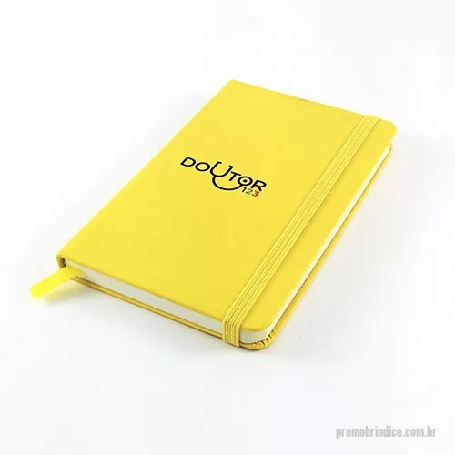 Moleskine personalizado - Com um design agradável e de grande utilidade, o moleskine agrada todos os públicos. Material 100% personalizado. Tamanho 9x14 ou 14x21 cm. Capa dura impressa em 4 cores. Miolo possui 80 folhas com ou sem personalização no papel off set ou pólen. Elástico para fechamento e fitilho.