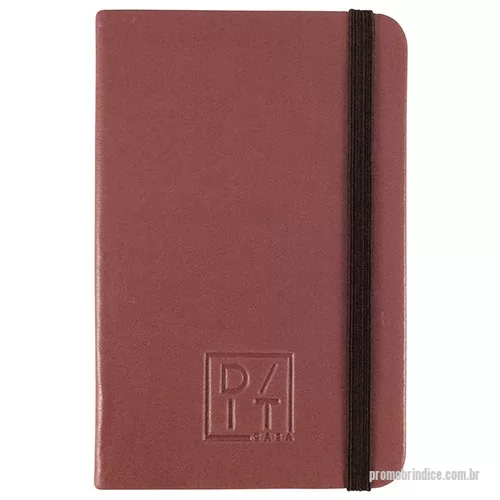 Moleskine personalizado - Com um design agradável e de grande utilidade, o moleskine agrada todos os públicos. Material 100% personalizado. Tamanho 9x14 ou 14x21 cm. Capa dura couro sintético (com ou sem costura) com gravação em baixo relevo. Miolo possui 80 folhas com ou sem personalização no papel off set ou pólen. Elástico para fechamento e fitilho. 