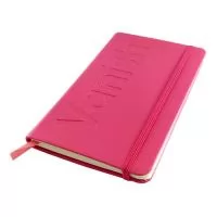 Com um design agradável e de grande utilidade, o moleskine agrada todos os públicos. Material 100% personalizado. Tamanho 9x14 ou 14x21 cm. Capa dura couro sintético (com ou sem costura) com gravação em baixo relevo. Miolo possui 80 folhas com ou sem personalização no papel off set ou pólen. Elástico para fechamento e fitilho. 