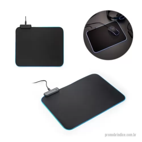 Mouse pad com Carregador Wireless personalizado - apete para jogos em poliéster com base antiderrapante em borracha. Iluminação periférica em RGB, configurada em 15 modos, proporciona uma melhor experiência de jogo. A configuração destas luzes pode ser realizada manualmente permitindo que estabeleça o seu padrão favorito. Cabo resistente de 1.5 m desenvolvido para um uso prolongado. Fornecido em caixa presente. 250 x 350 x 4 mm | Caixa: 60 x 365 x 60 mm