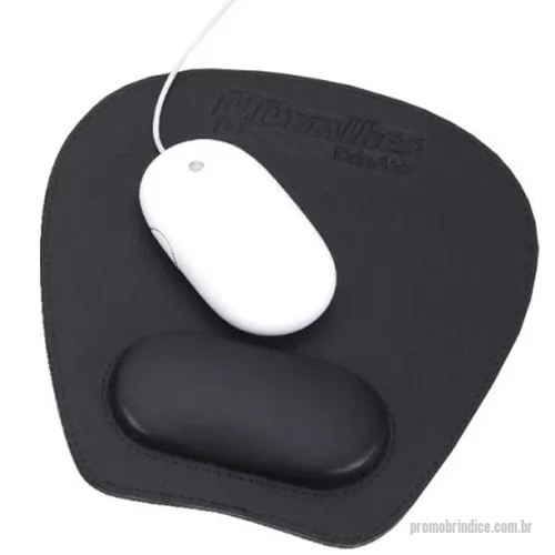 Mouse pad personalizado - Mouse Pad Ergonômico – MP1 – mouse pad que pode ser produzido em couro legítimo ou sintético nobre, com acabamento e detalhes costurados. Pode ser personalizado em baixo relevo sem cor ou em silkscreen.
