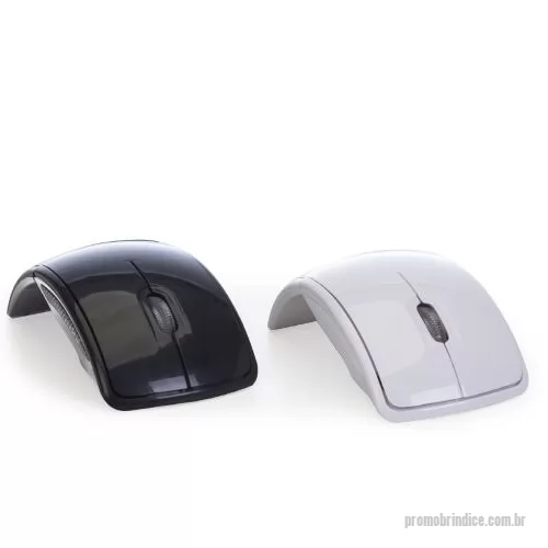 Mouse wireless personalizado - Mouse óptico de tecnologia wireless e retrátil. Mouse anatômico de material plástico resistente, possui rolamento plástico translúcido, laterais texturizadas, parte traseira dobrável, luz inferior óptica vermelha, receptor Nano USB 2.4 GHZ. Funcionamento através de 2 pilhas AAA(não acompanha). CONHEÇA  ESSE E OUTROS PRODUTOS EM NOSSA PÁGINA EXCLUSIVA