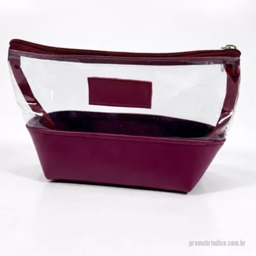 Necessaire em Pvc personalizado - Necessaire em Pvc Personalizado 08967 com sua logomarca. 20 anos ajudando a cotar Brindes Promocionais com várias empresas num único clique. necessaire em pvc cristal acabamento em couroonecessaire em pvc cristal acabamento em courooNecessaire em Pvc Personalizado, 179542, Bets Brindes. Clique e Cote no Portal PromoBríndice!