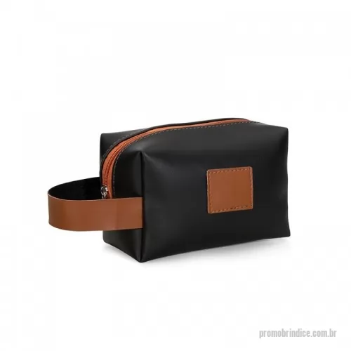 Nécessaire personalizado - Necessaire de couro sintético bidins com alça para transporte, possui plaquinha frontal para personalização e área interna da necessaire revestida de nylon.