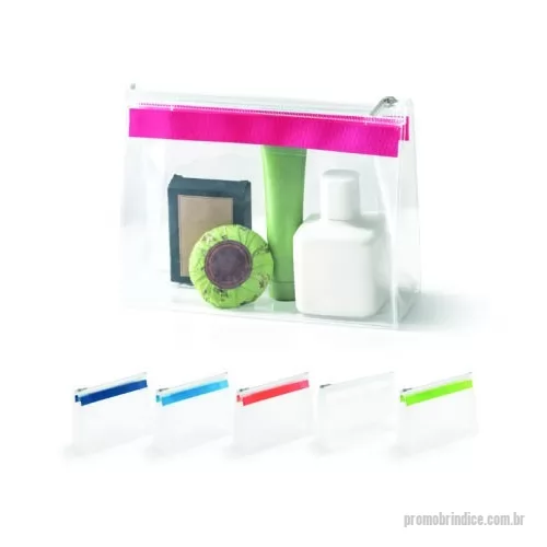 Nécessaire personalizado - Crie a necessaire ideal para levar onde você for! Cabe na bolsa de mão ou mochila. Leve e compacta: Ideal para viagens de avião, cabe na bolsa de mão ou mochila. Resistente e durável: Feito de EVA de alta qualidade, garante proteção contra impactos e líquidos. Espaço organizado: Compartimento interno amplo para guardar seus cosméticos, maquiagens e acessórios. Fácil de limpar: Material impermeável e lavável, ideal para manter seus produtos organizados.