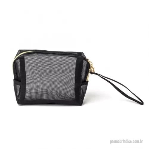 Nécessaire personalizado - Nécessaire confeccionada em malha de nylon. Seu visual em malha, permite uma fácil visualização dos itens em seu interior. Os detalhes em dourado no zíper, adicionam um toque de elegância e sofisticação.