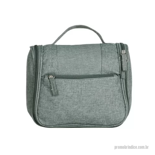 Nécessaire personalizado - Nécessaire organizadora em tecido nylon Oxford, possui bolso frontal e alça superior, parte interna com gancho plástico; bolso interno superior em nylon e bolso de tela ambos com zíper; bolso aberto de tela com 4 divisões de bolsos também em tela.