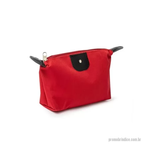Nécessaire personalizado -  Nécessaire em tecido nylon oxford, resistente a água com detalhes em couro sintético e parte interna com revestimento emborrachado, elegância e simplicidade no mesmo item. Possui um detalhe circular brilhante no couro frontal.