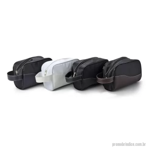 Nécessaire personalizado - Nécessaire em couro sintético e nylon 70 preto, combinando elegância e resistência. Conta com forro interno para maior durabilidade e proteção dos itens armazenados, além de alça lateral, garantindo praticidade no transporte.  Um brinde funcional e sofisticado da Youdu Brindes, ideal para viagens, eventos e uso diário.