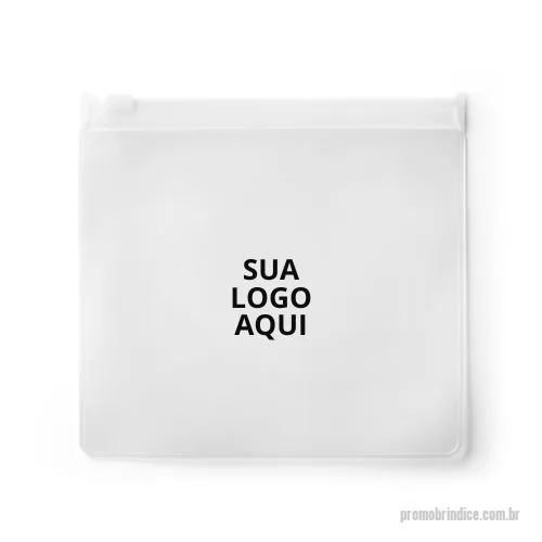 Nécessaire personalizado - Apresentamos a Necessaire Hermética em EVA Personalizada: a escolha ideal para brindes corporativos que combinam praticidade e segurança! Com dimensões de 150 x 160 mm, esta bolsa é confeccionada em EVA de alta qualidade, garantindo durabilidade e resistência. Apropriada para viagens de avião, protege seus pertences contra umidade e sujeira. Compacta e leve, é fácil de transportar e armazenar. Personalize com o logotipo da sua empresa, mensagem ou design exclusivo, transformando-a em um brinde único e memorável. Perfeita para eventos, reuniões e ações promocionais, surpreenda seus clientes e colaboradores com esta bolsa funcional e estilosa!