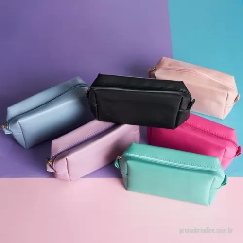 Nécessaire personalizado -  Necessaire PU impermeávelNecessaire PU impermeávelNecessaire PU impermeávelNecessaire PU impermeávelNecessaire PU impermeável 18650 Necessaire PU impermeável  Descrição: Nécessaire de poliuretano resistente à água.  Altura :  10 cm  Largura :  22 cm  Profundidade :  7,5 cm  Medidas aproximadas para gravação (CxL):  8 cm x 15,5 cm  Peso aproximado (g):  64