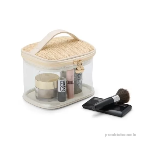 Nécessaire personalizado - Delicadeza e charme natural são as características marcantes da nossa nécessaire. Produzida em PVC com detalhes em palha sintética, seu design permite uma visualização prática dos itens, mantendo-os sempre visíveis e ao alcance.  Altura :  14,4 cm  L