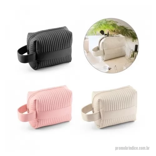 Nécessaire personalizado - Bolsa de cosméticos em PU (21% de PU reciclado e 30% poliéster reciclado), com interior forrado em poliéster reciclado (100% rPET). Bolsa espaçosa com pega lateral para facilitar o transporte. 