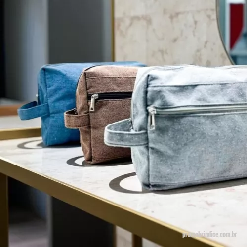 Nécessaire personalizado - DESCRIÇÃO: NÉCESSAIRE 25X18X10 CM EM LONA TUPI,  FORRO RESINADO 70 COM BOLSO FRONTAL 2  ABERTURAS EM ZÍPER 06, CURSOR PRATEADO