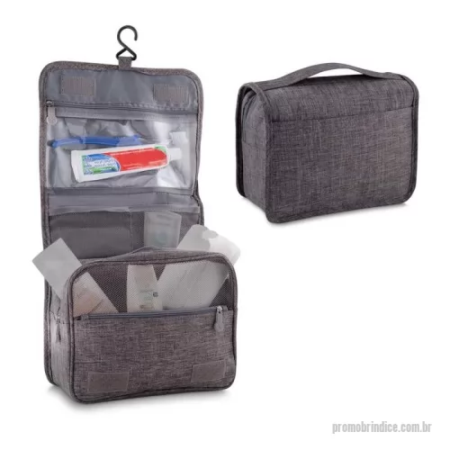 Nécessaire personalizado - Nécessaire em tecido poliéster 300D e interior em poliéster 190T, com excelente espaço interno, bolso frontal e no verso com suporte para pendurar.