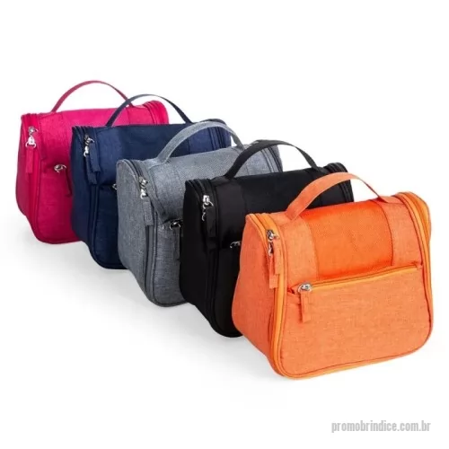 Nécessaire personalizado - 	Necessaire organizadora em tecido nylon Oxford, possui bolso frontal e alça superior, parte interna com gancho plástico; bolso interno superior em nylon e bolso de tela ambos com zíper; bolso inferior aberto de tela com 4 divisões de bolsos também em tela. Perfeita para lhe acompanhar em viagens e até mesmo transportar seus itens pessoais do dia a dia com organização e praticidade.